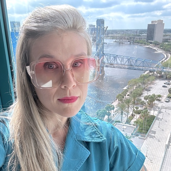 Meet your Posher, Ashley - Picture 1 of 1